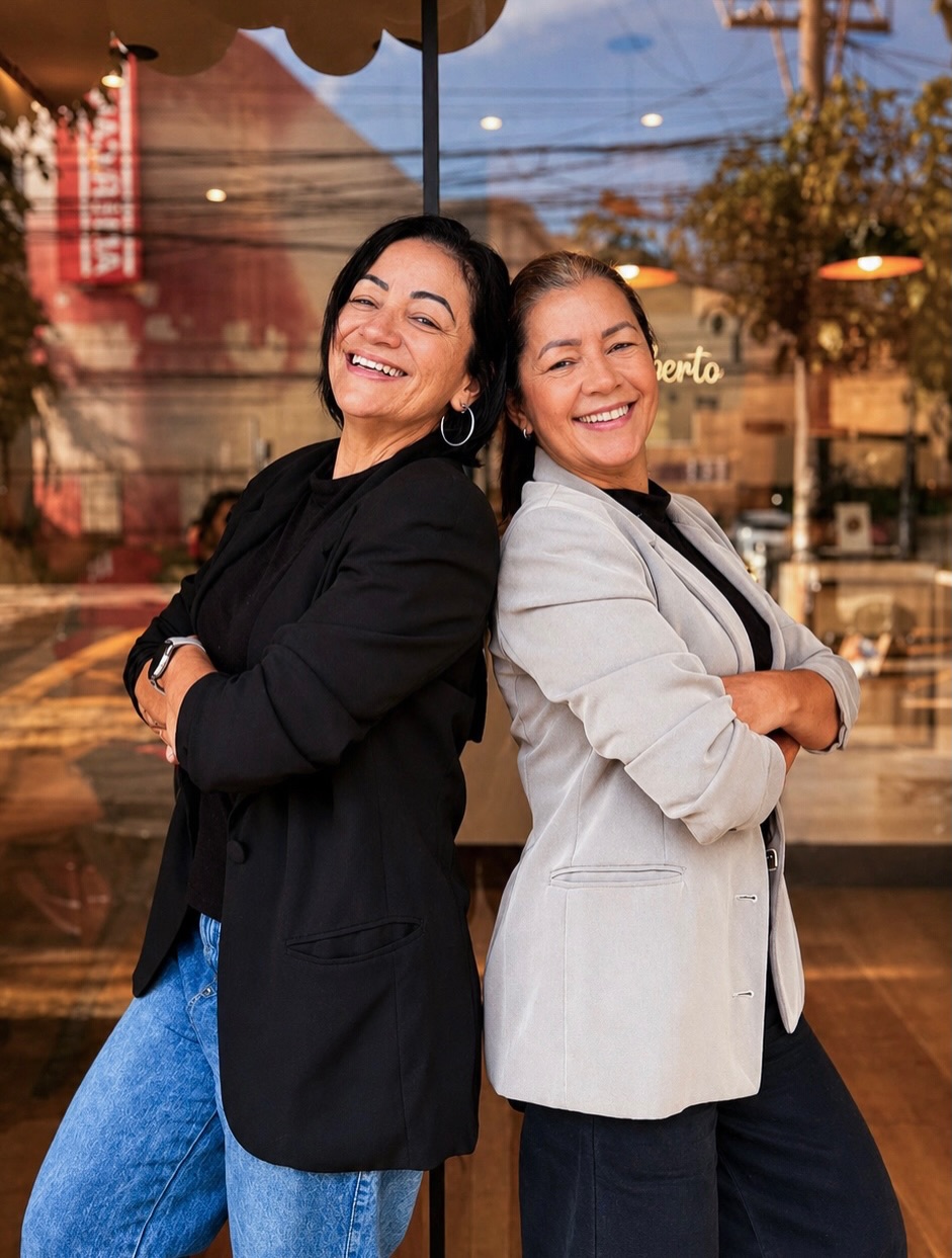 As duas irmãs, fundadoras da Due Sorelle Café